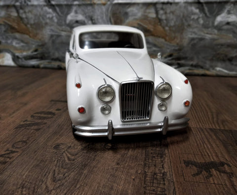 3D printed and assembled RC Jaguar MK8 scale model car