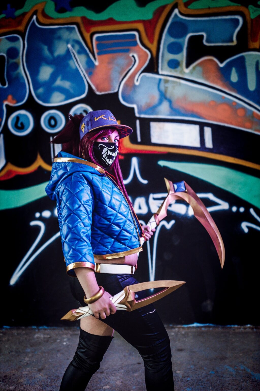 Painted 3D render of KDA Akali’s Weapons STL, dual curved blades, League cosplay prop.