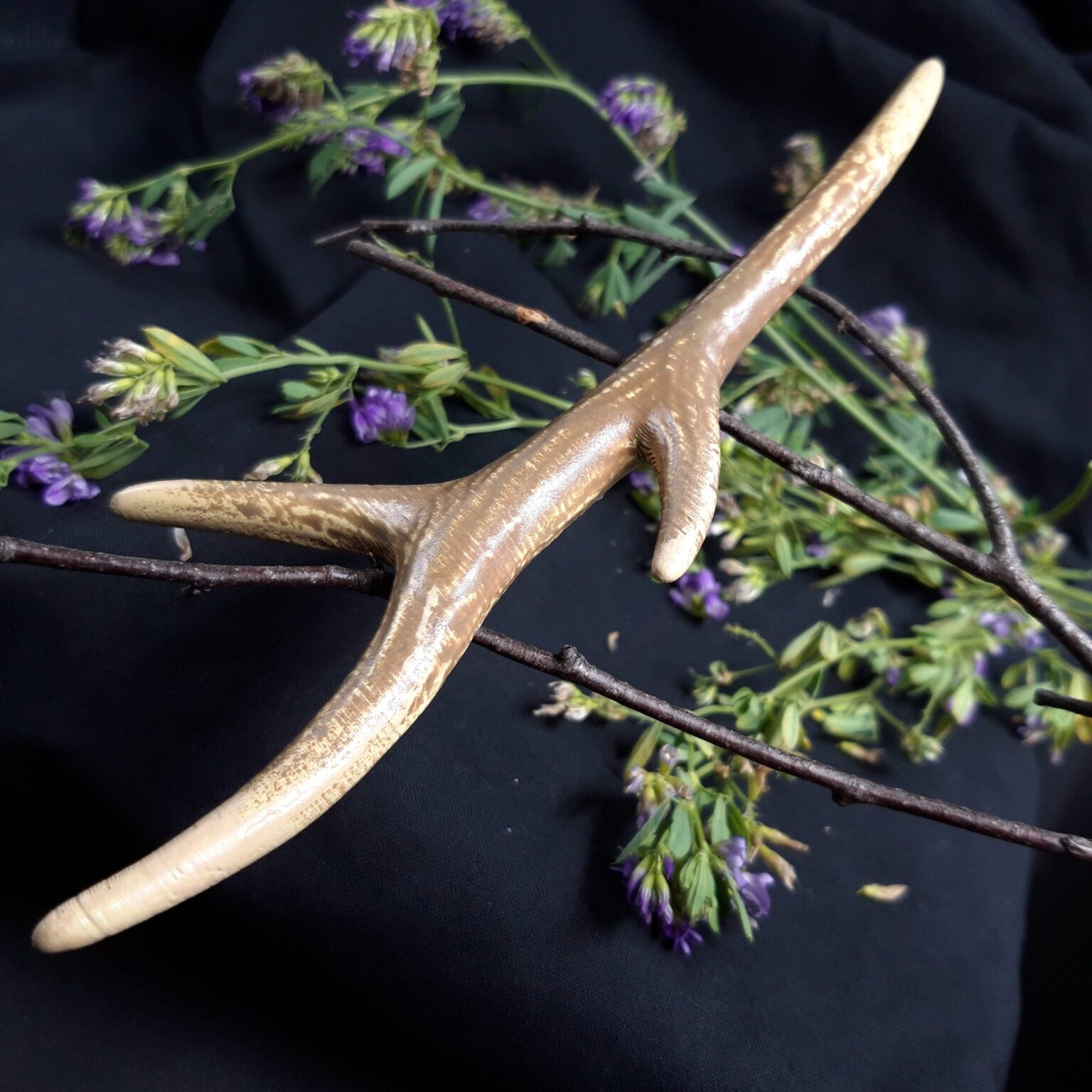 Digital 3D render of Celtic Antler Hair Stick, 3D printed cosplay prop, side view with floral arrangement.
