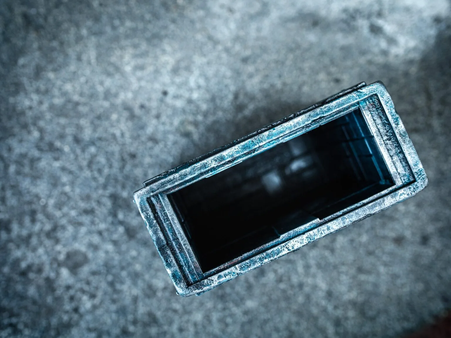 3D visualization of Box of Pain STL, rusted metal frame with hollow interior, 3D print holder