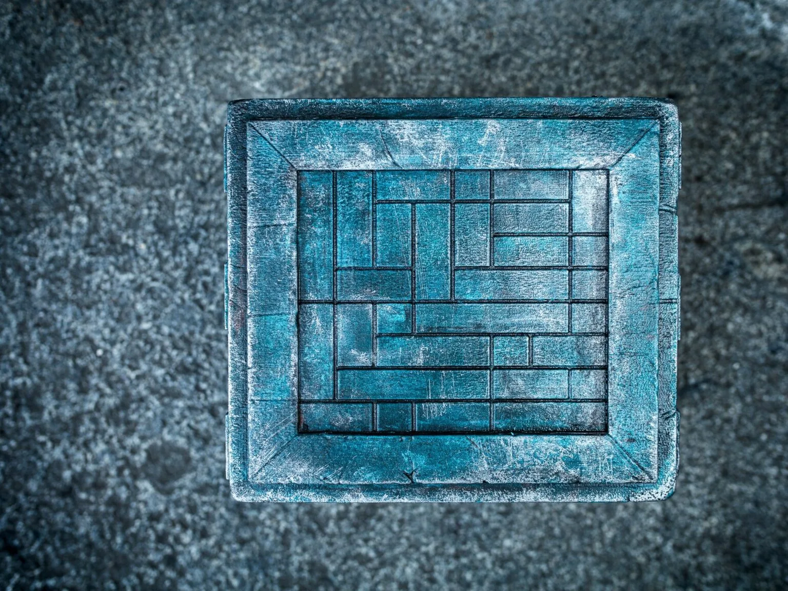 3D visualization of Box of Pain STL, weathered metal texture 3D print cosplay prop