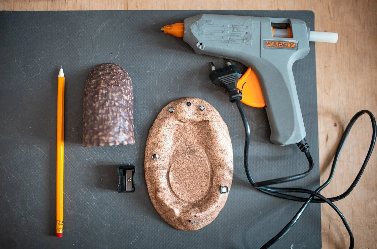 Disassembled parts of Sandworm Pencil Sharpener - Dune, 3D printed assembly guide