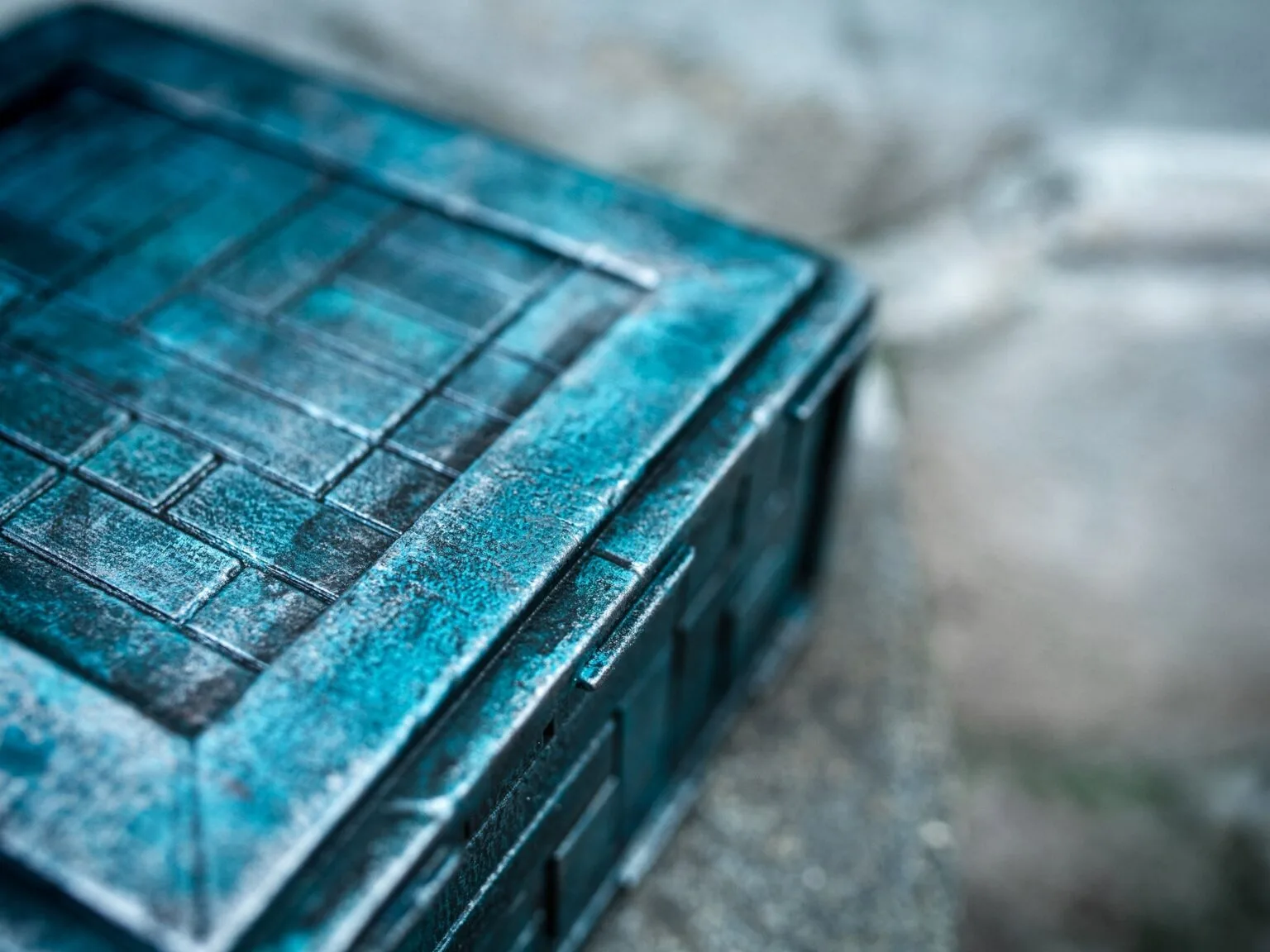 Slicer screenshot of Box of Pain STL, blue grid print bed setup for 3D print