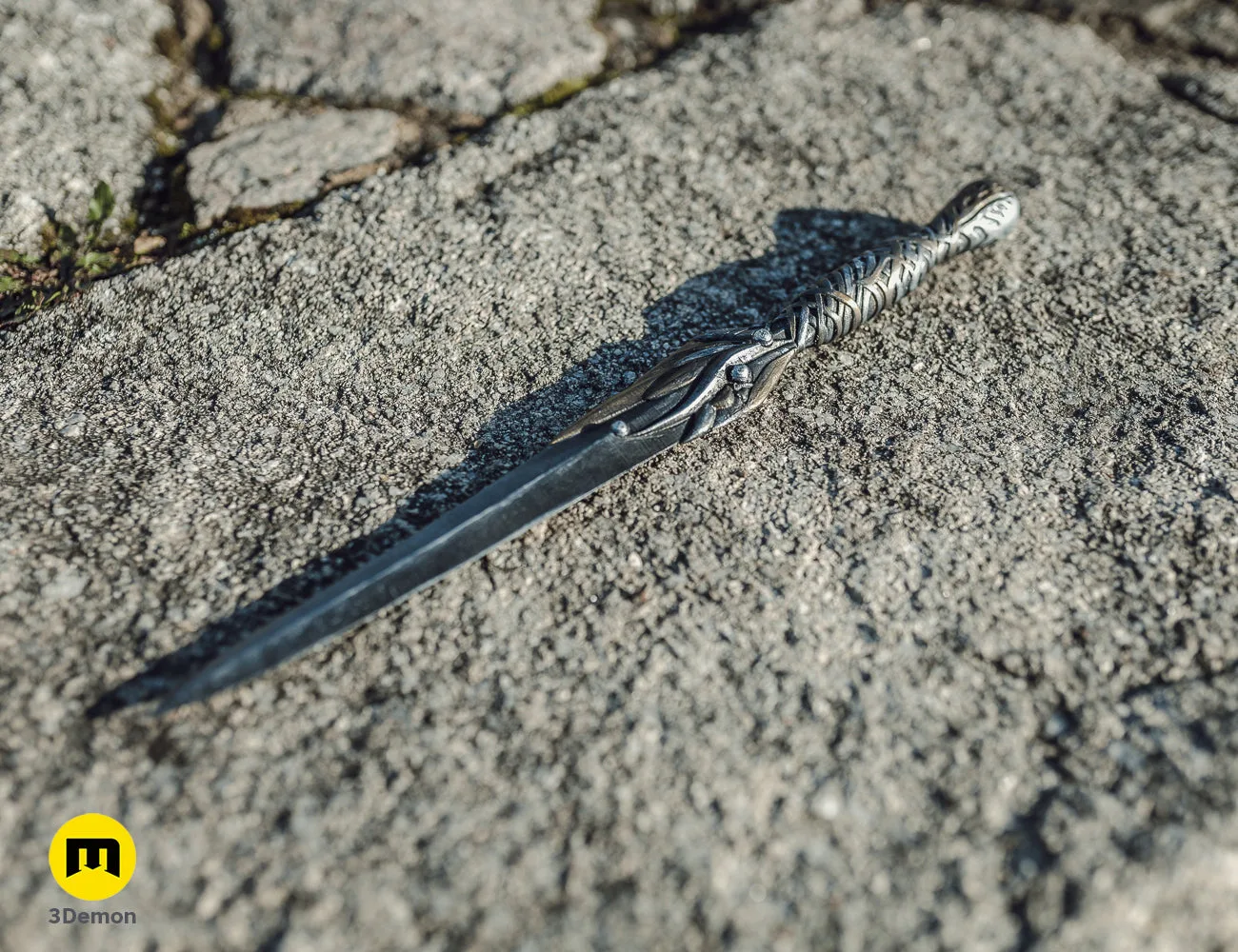 Photo of 3D printed Galadriel's Dagger & Sheath - Rings of Power, close-up detail showing prop details