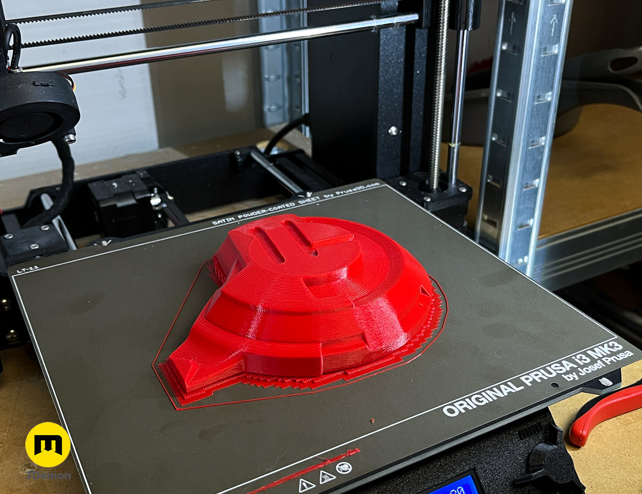 Slicer screenshot of Sabine Speeder Helmet - Ahsoka STL, red 3D print on Prusa MK3 bed