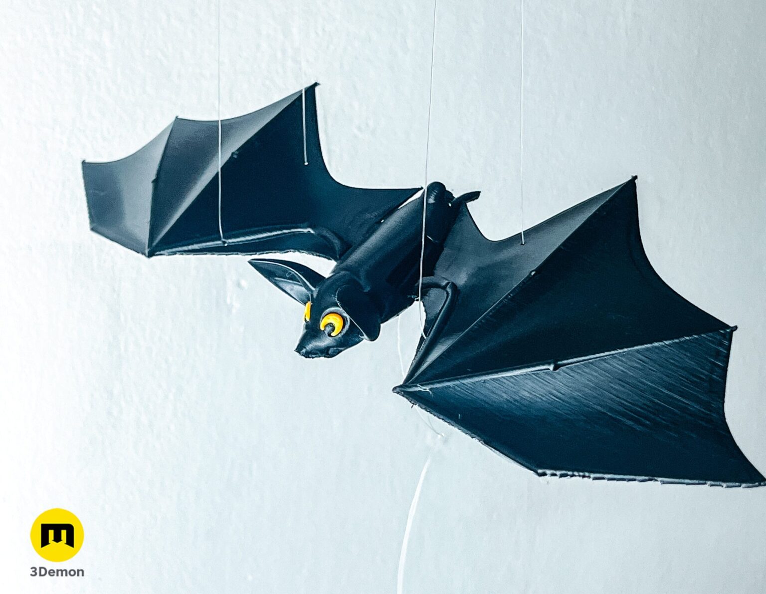 Flapping mechanism of a 3D printed black bat mobile hanging from strings – Halloween Bat Flying Mobile 3D print | 3Demon