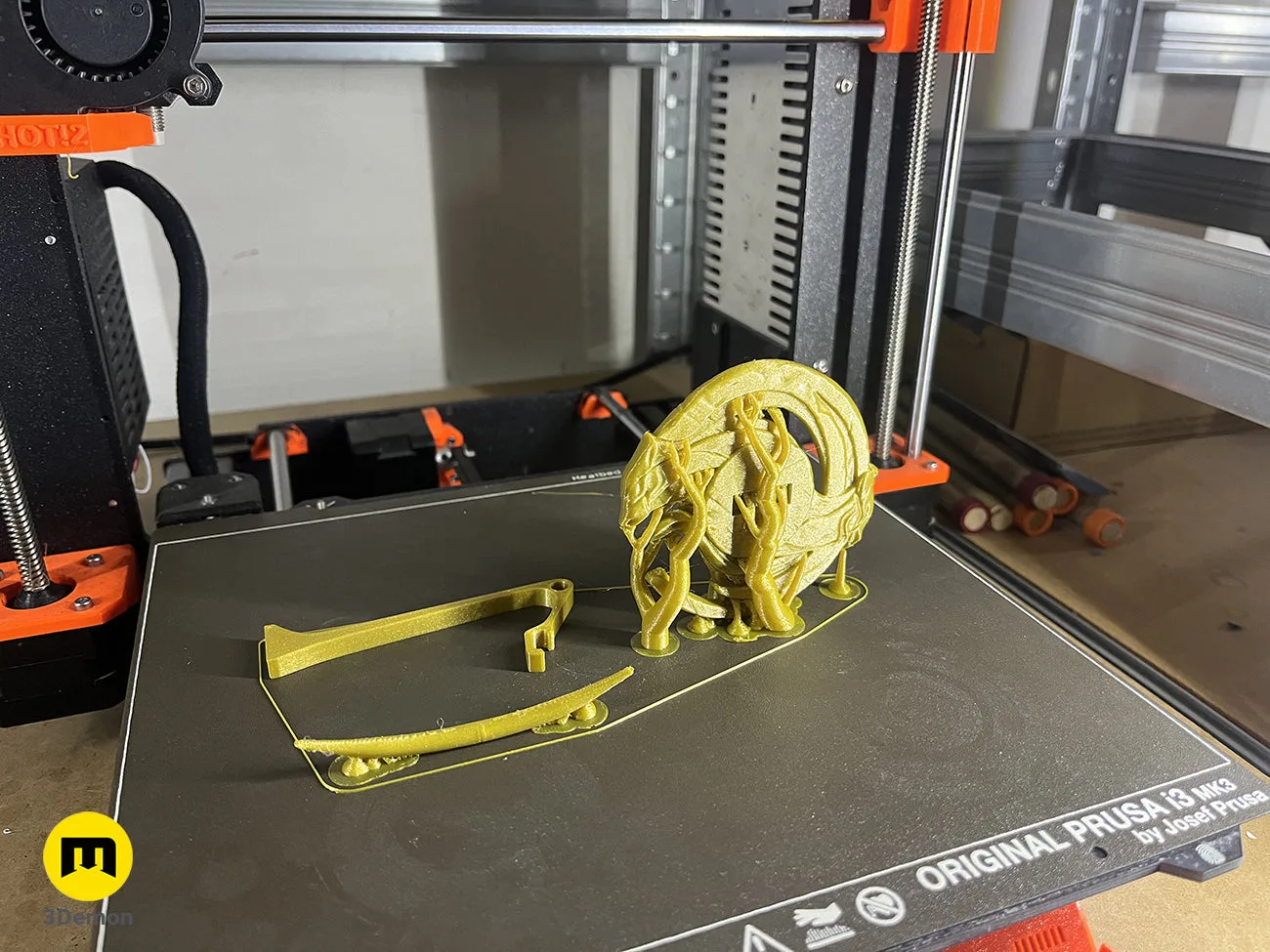 Close-up photo showing fine 3D printed layers and golden texture of the samurai mask teeth – Ghost of Yotei Samurai Mask 3D print | 3Demon