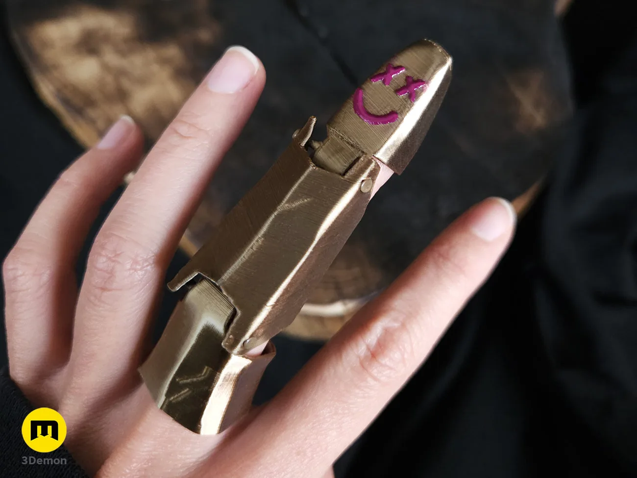 Bronze 3D printed Jinx finger armor with pink smiley face painted on the tip – Jinx Finger from Arcane 3D print | 3Demon