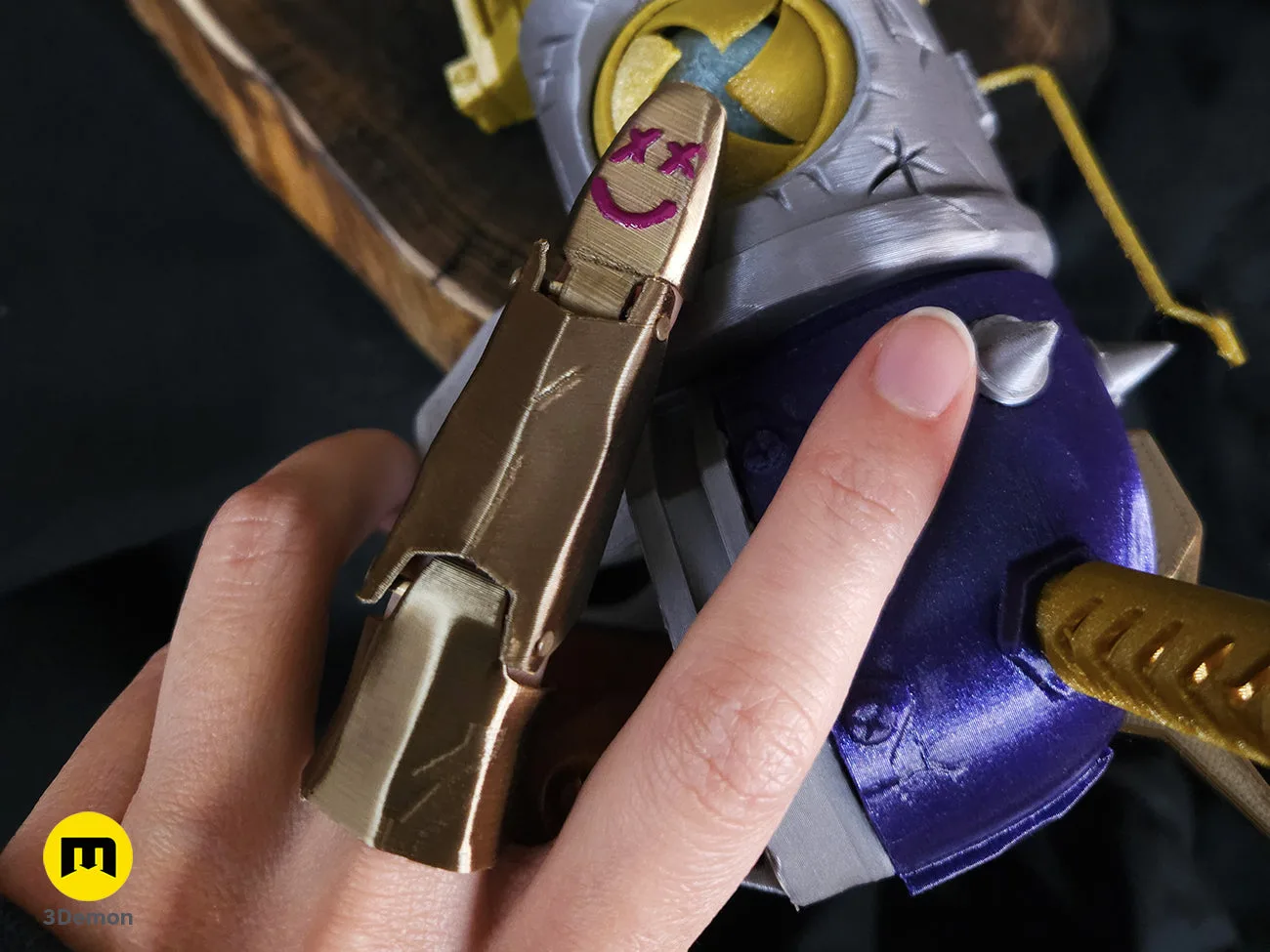 Two silver 3D printed Jinx finger armor pieces on a black surface – Jinx Finger from Arcane 3D print | 3Demon
