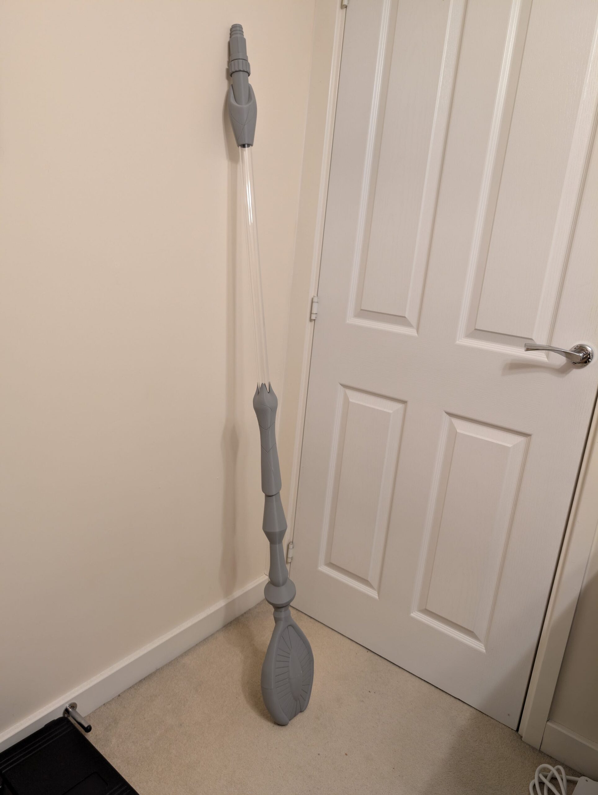 3D printed Stargate Anubis guard costume with helmet and Jaffa staff, step photo 3