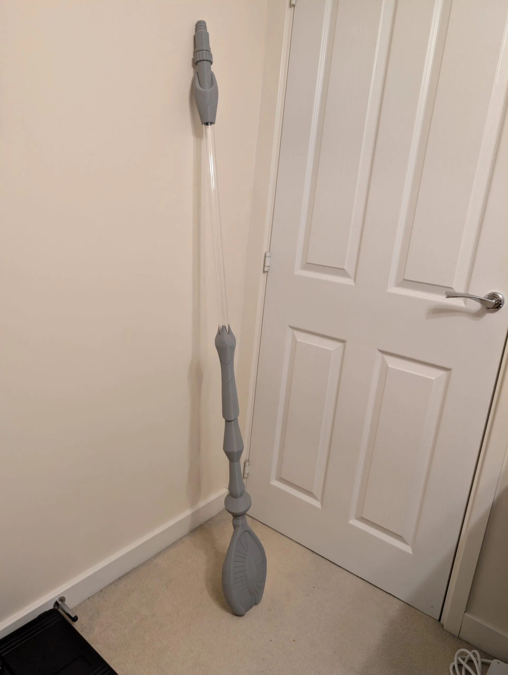 3D printed Stargate Anubis guard costume with helmet and Jaffa staff, step photo 3