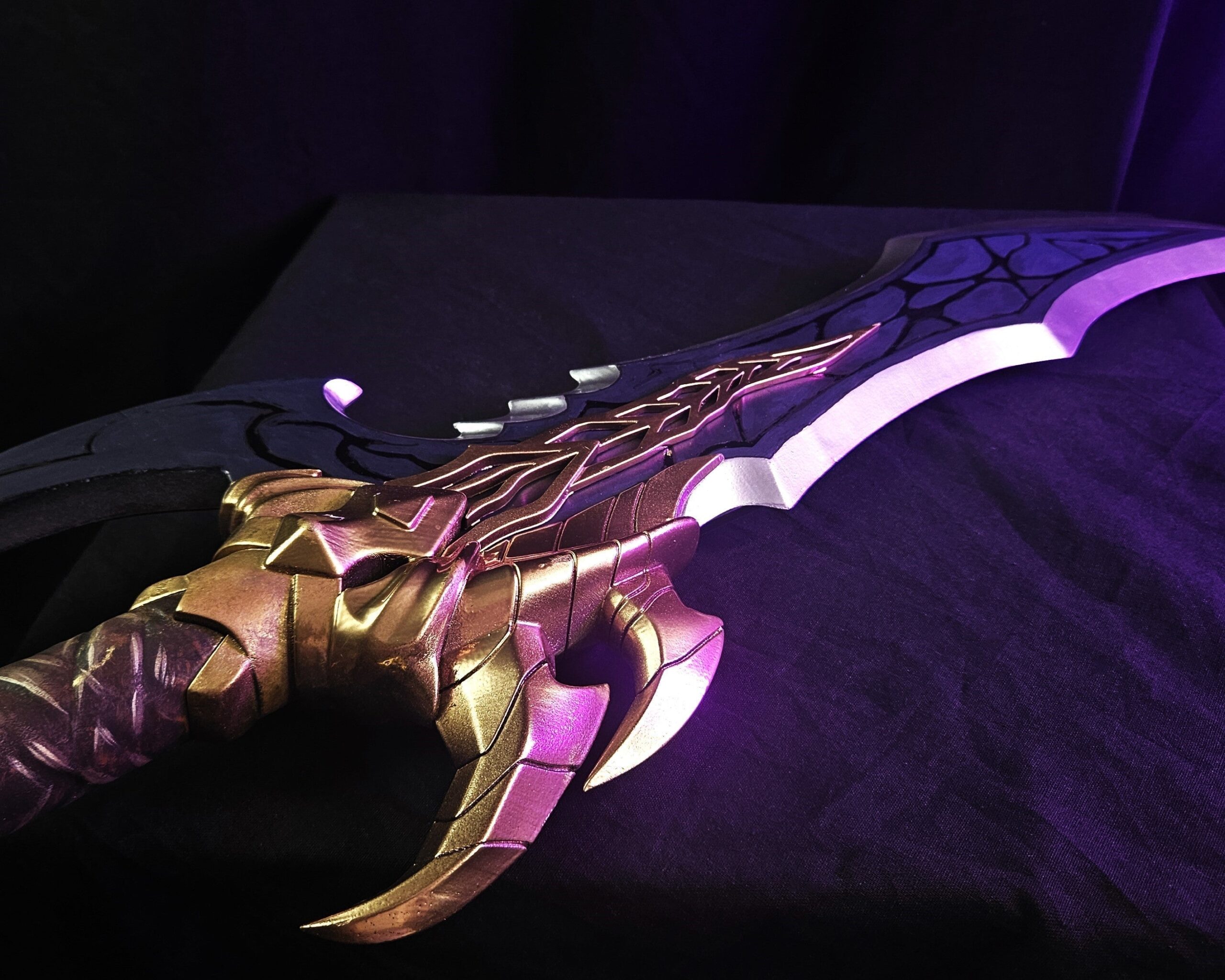 3D printed Kasaka's Venom Fang dagger from Solo Leveling – finished build