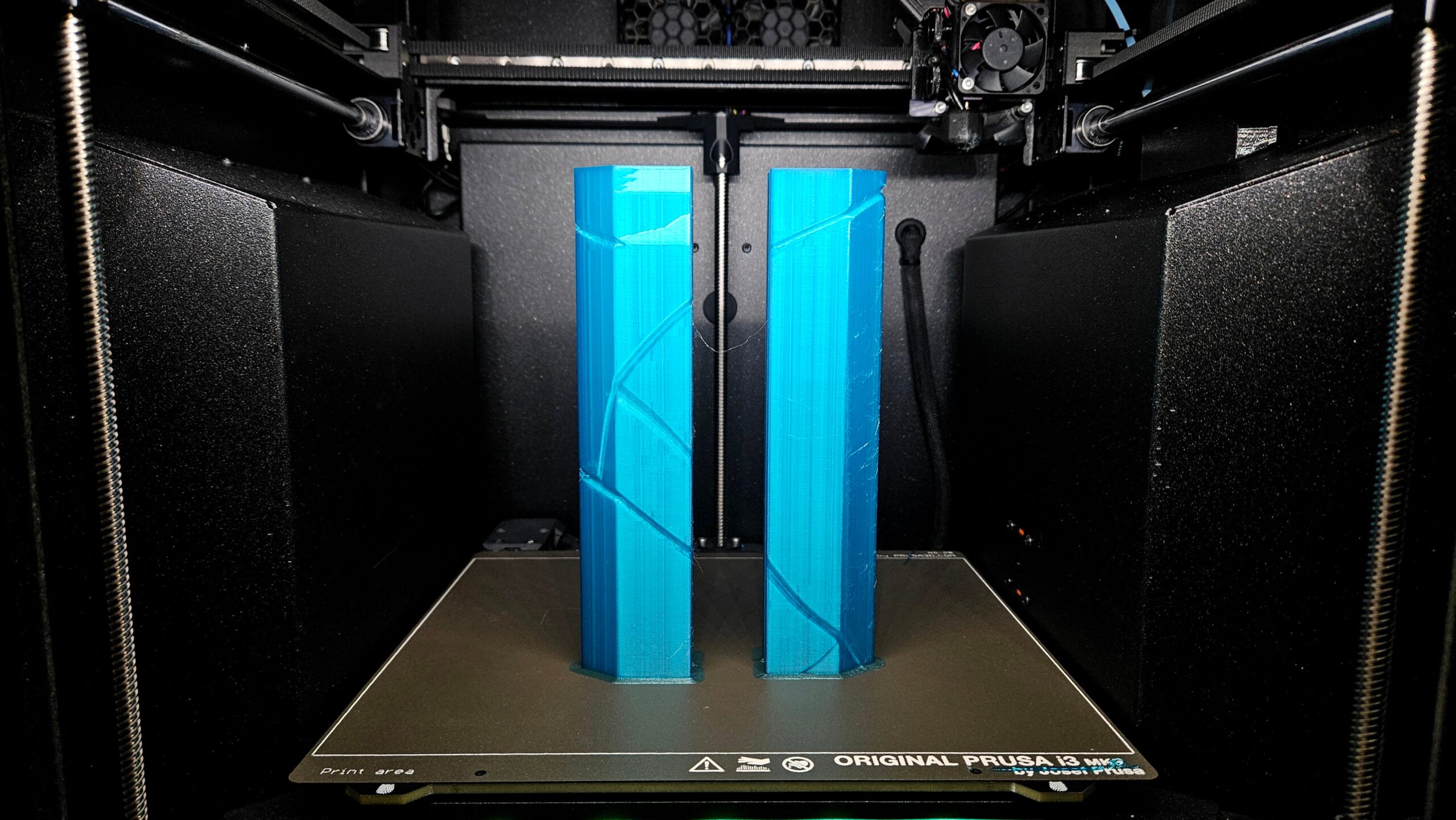 3D printed Ekko sword from Arcane painted in cel-shaded cosplay style – Print and assemble your sword, step photo 3