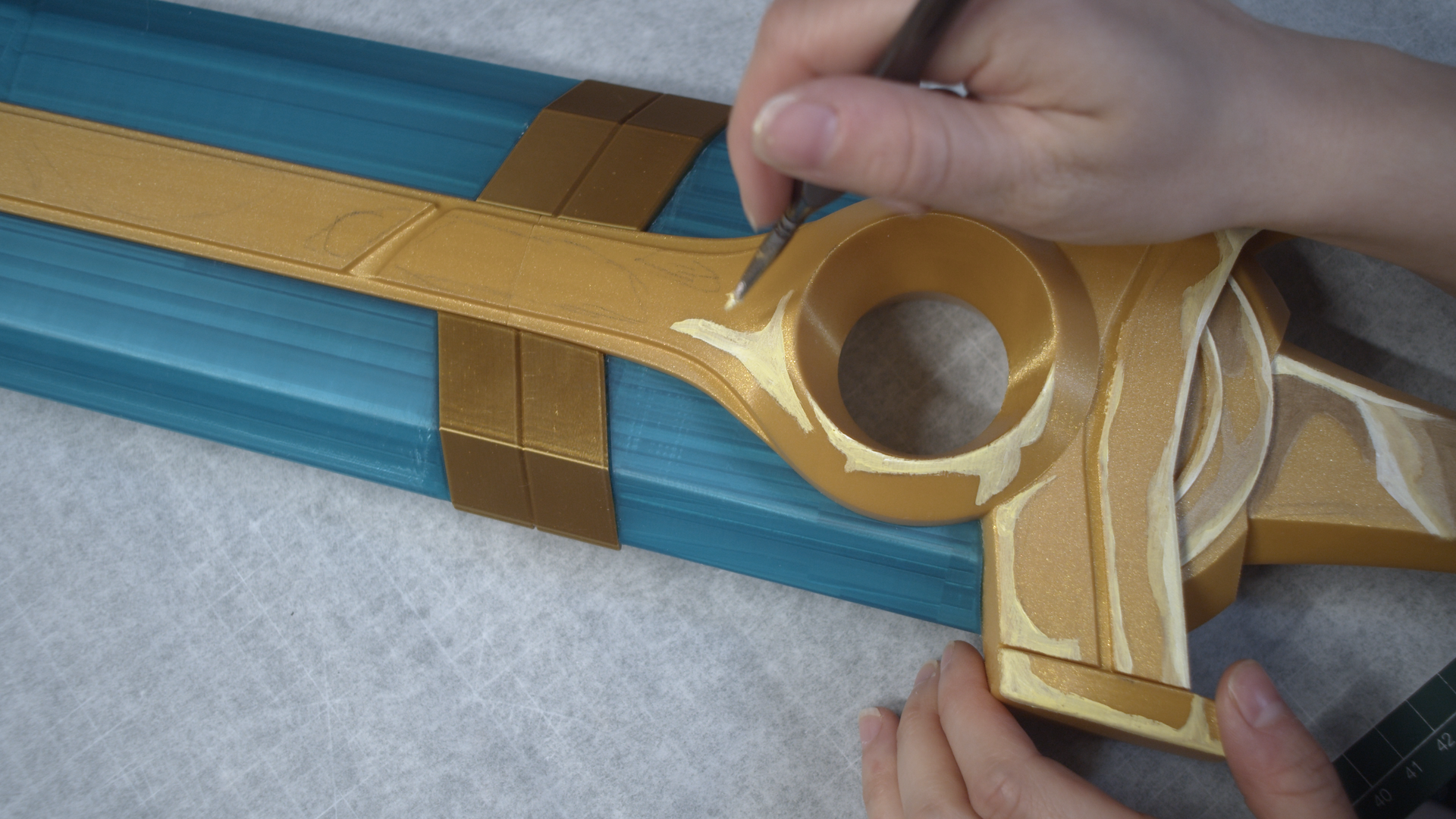 3D printed Ekko sword from Arcane painted in cel-shaded cosplay style – Painting lighter areas