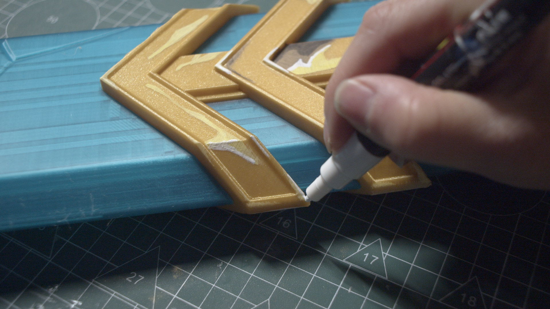 3D printed Ekko sword from Arcane painted in cel-shaded cosplay style – Edge paint, step photo 3
