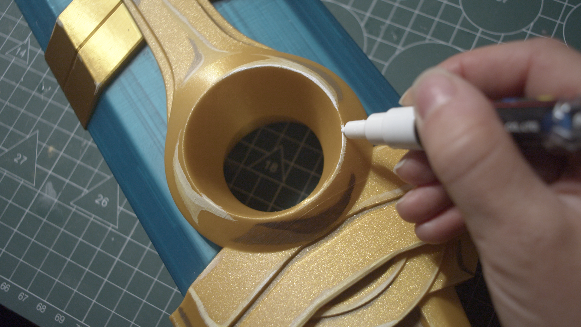 3D printed Ekko sword from Arcane painted in cel-shaded cosplay style – Edge paint, step photo 2
