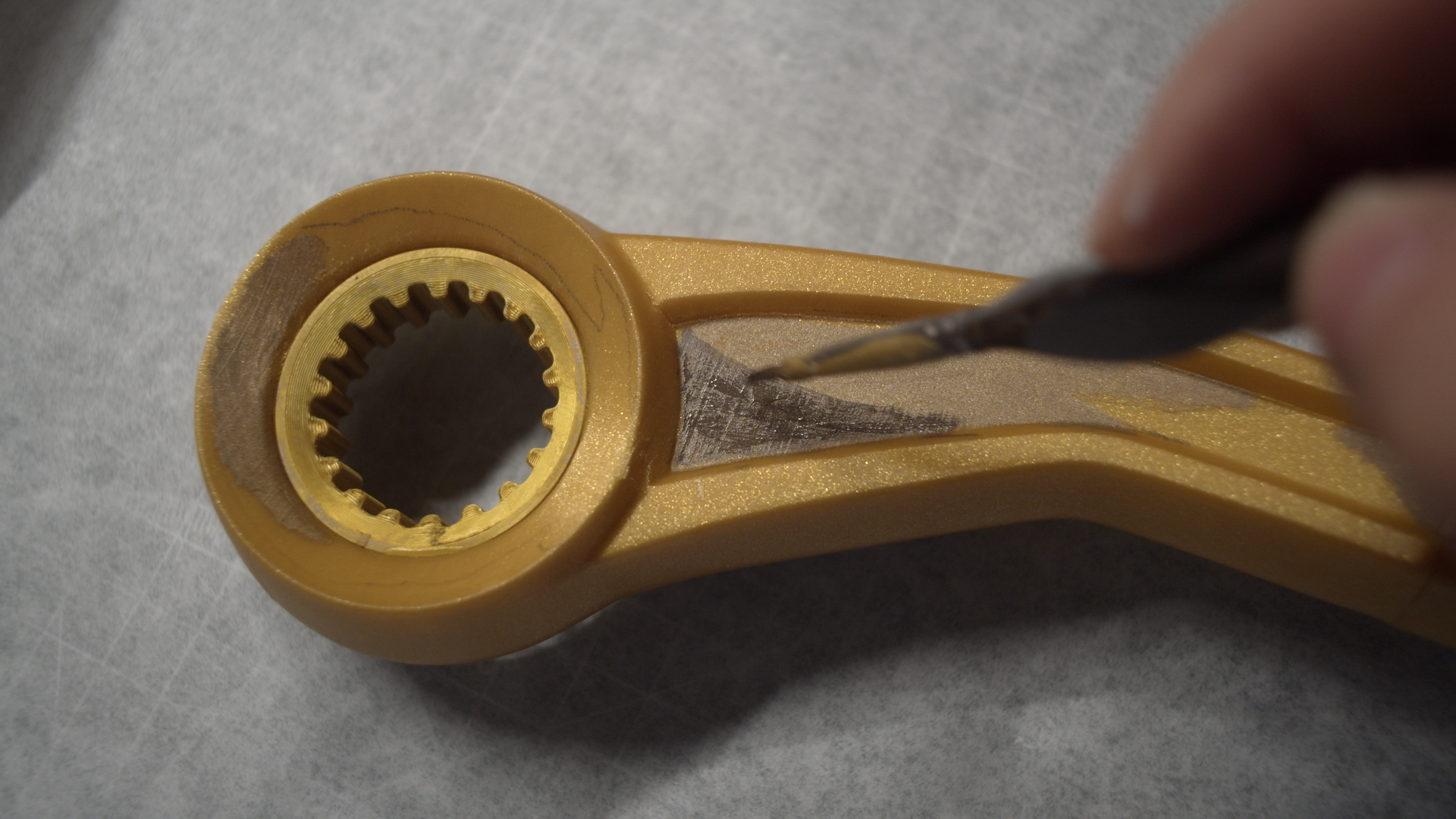 3D printed Ekko sword from Arcane painted in cel-shaded cosplay style – Painting darker colours