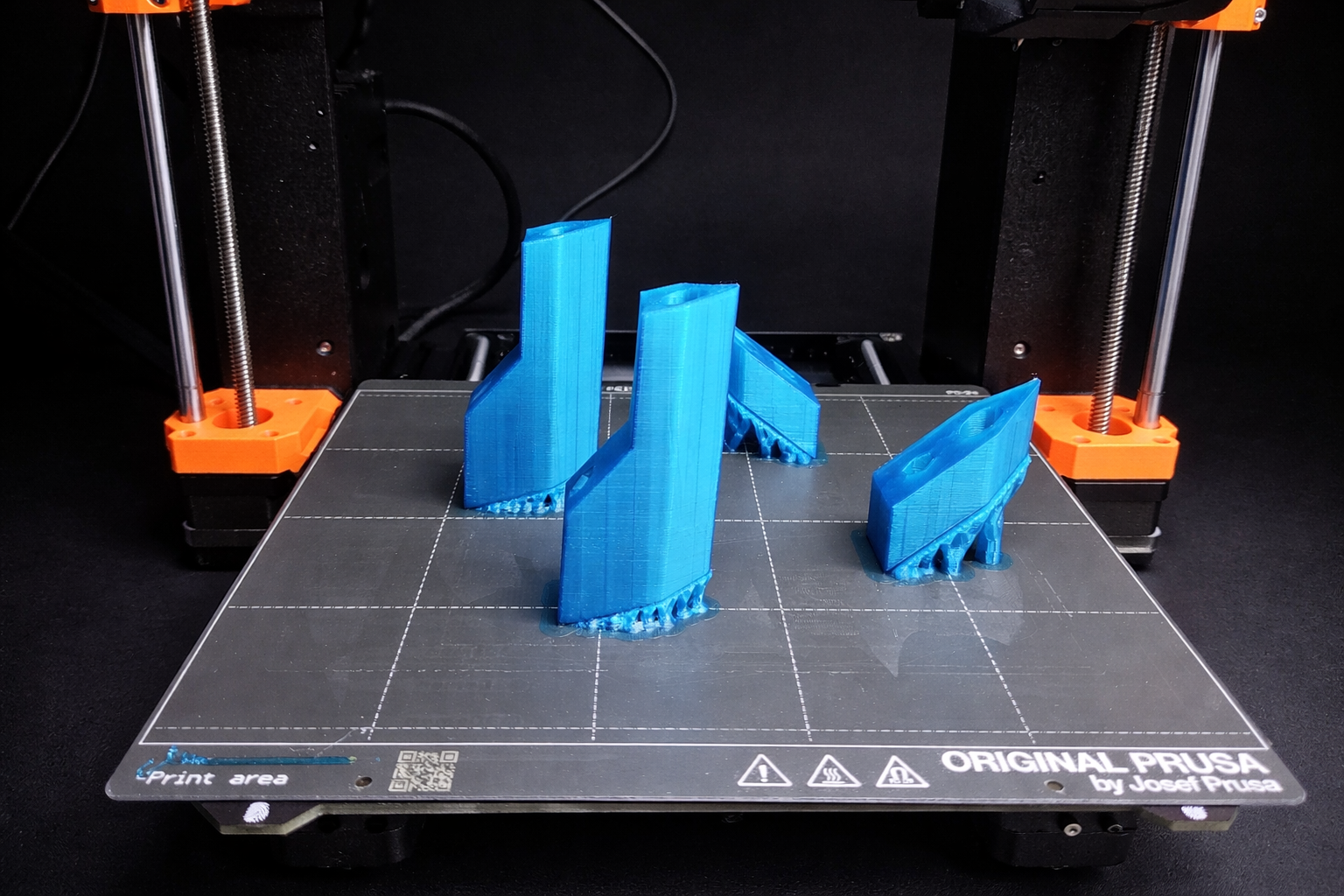 3D printed Ekko sword from Arcane painted in cel-shaded cosplay style – Print and assemble your sword, step photo 2