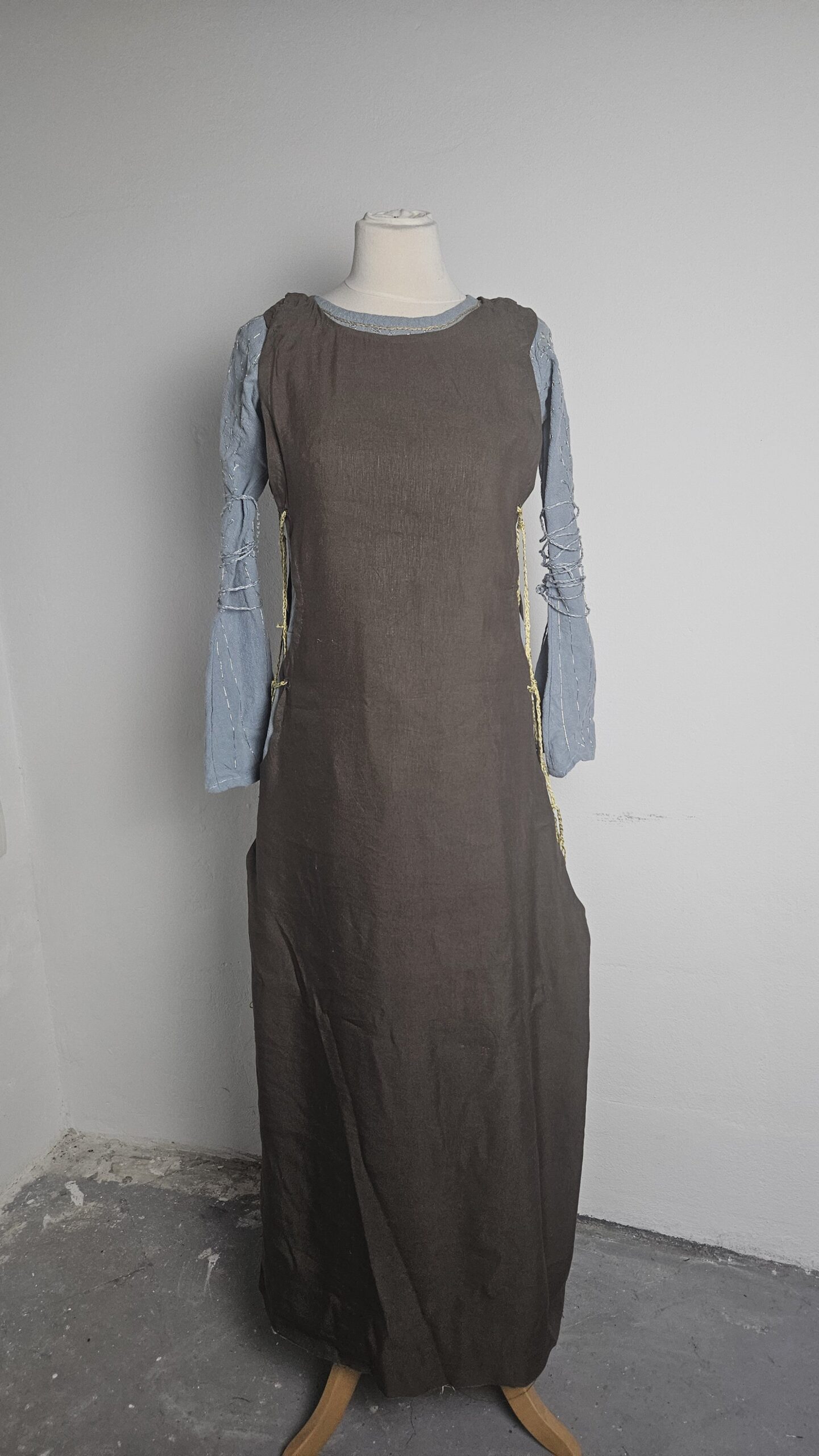 Finished Éowyn refugee costume on the mannequin, front view