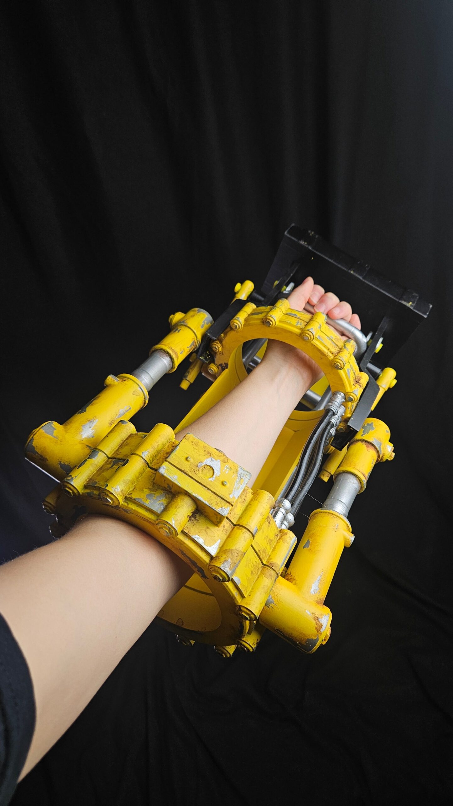 3D printed Lucy Power Fist cosplay prop from Fallout – Final Result, step photo 3